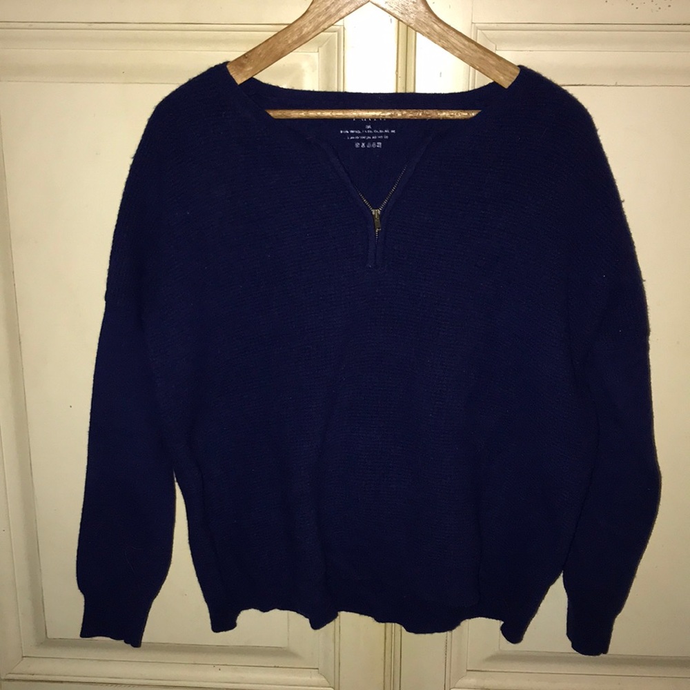♥️2for$15.00 ♥️Firth wool sweater in a lovely blue
